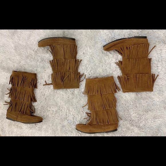 NWT Minnetonka 3-Layer Fringe Boots - Picture 5 of 6